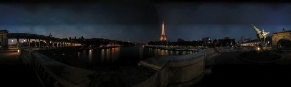 La nuit tombe sur la Seine, vue du pont de Bir Hakeim