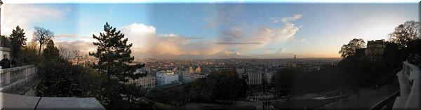 Vue sur Paris depuis Montmartre au coucher du soleil
