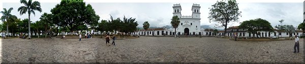 Parque Principal et cathédrale du Señor de los Milagros.