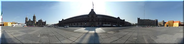 Le Zocalo, place centrale de Mexico.