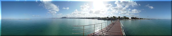Vue depuis l'extrémité de la jetée.