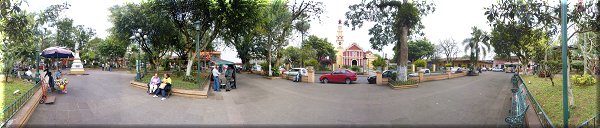 Parc Hidalgo et église San Jéronimo.