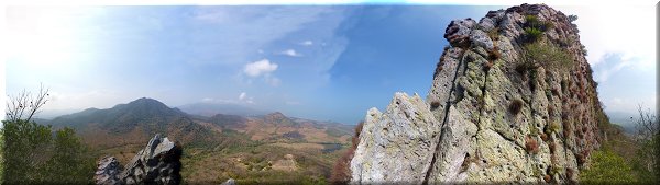 Vue du site archéologique totonaque depuis le Cerro de los Metates.