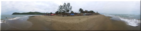 La plage et l'embouchure du lac de Sontecomapan.
