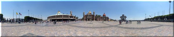 Esplanade de la basilique de Notre Dame de Guadalupe.