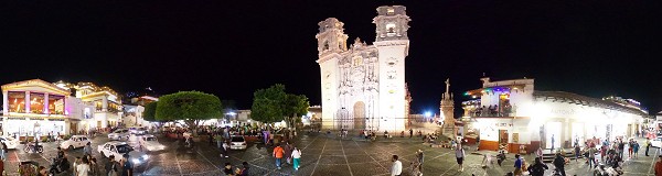 Plaza Borda et le temple de Santa Prisca de nuit