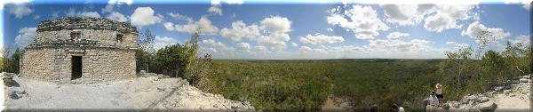 Vue du haut du grand temple de Coba.