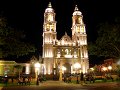Mexique - Campeche - 07/04/2008 - 21:26 - La cathédrale de nuit.
